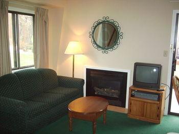 Village West Resort & Hotel Okoboji Exterior photo