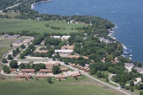 Village West Resort & Hotel Okoboji Exterior photo